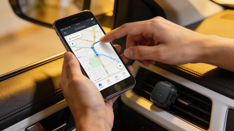 Cómo saber si tengo un localizador en el coche